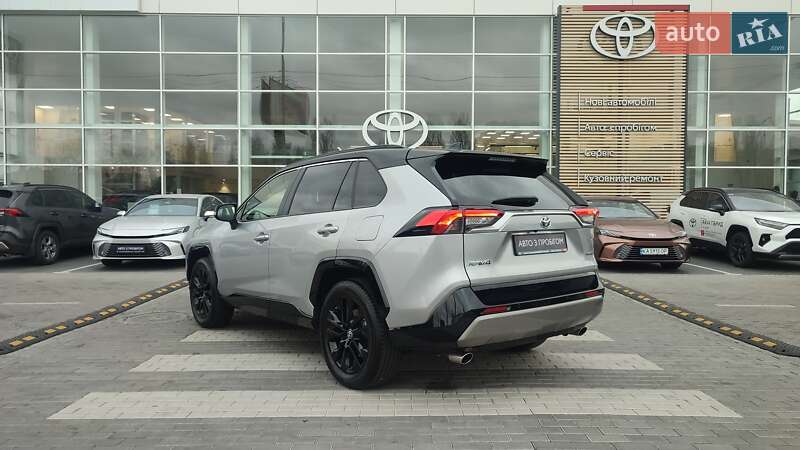 Внедорожник / Кроссовер Toyota RAV4 2024 в Киеве