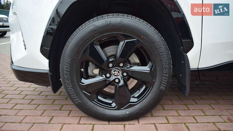 Внедорожник / Кроссовер Toyota RAV4 2020 в Житомире