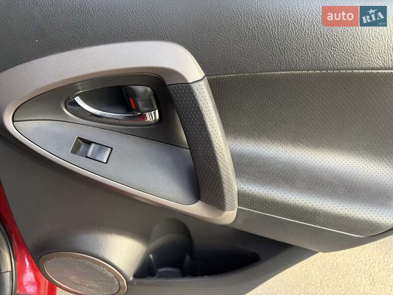 Внедорожник / Кроссовер Toyota RAV4 2008 в Киеве