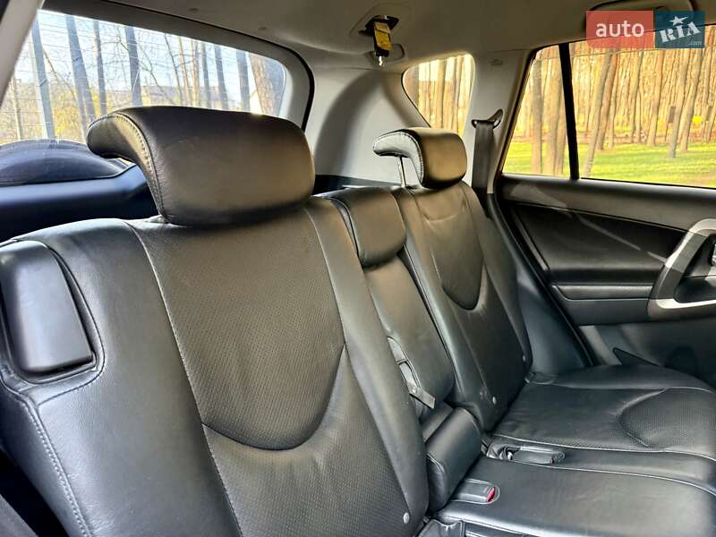Внедорожник / Кроссовер Toyota RAV4 2008 в Киеве