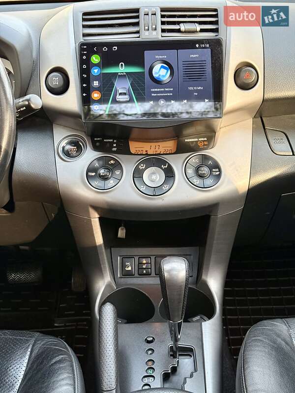 Внедорожник / Кроссовер Toyota RAV4 2008 в Киеве