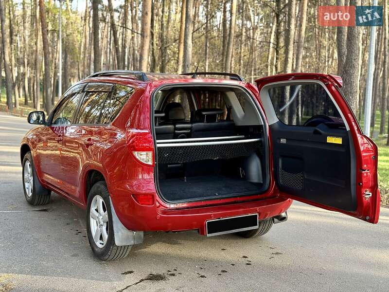 Внедорожник / Кроссовер Toyota RAV4 2008 в Киеве
