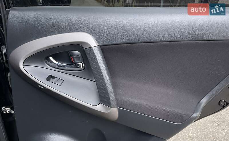 Внедорожник / Кроссовер Toyota RAV4 2008 в Киеве