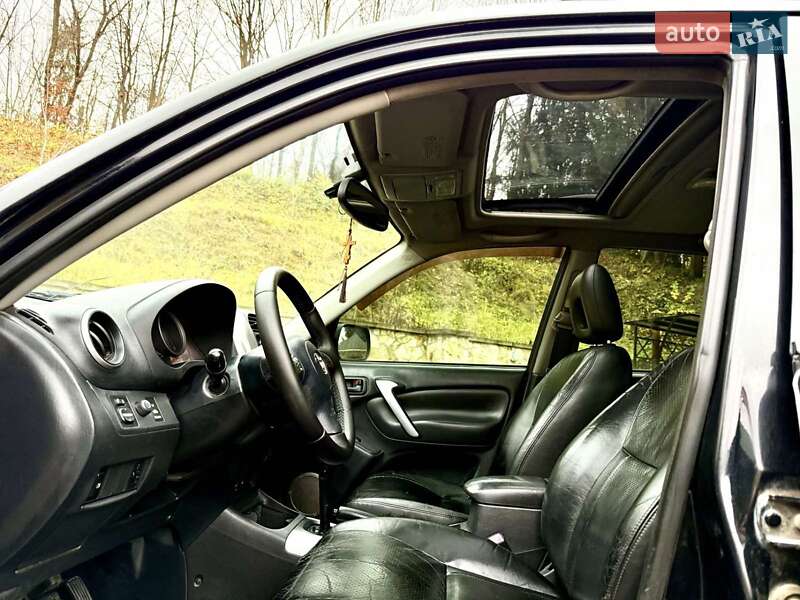 Внедорожник / Кроссовер Toyota RAV4 2005 в Солотвине