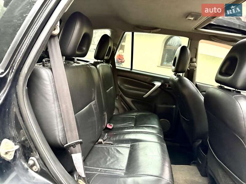 Внедорожник / Кроссовер Toyota RAV4 2005 в Солотвине