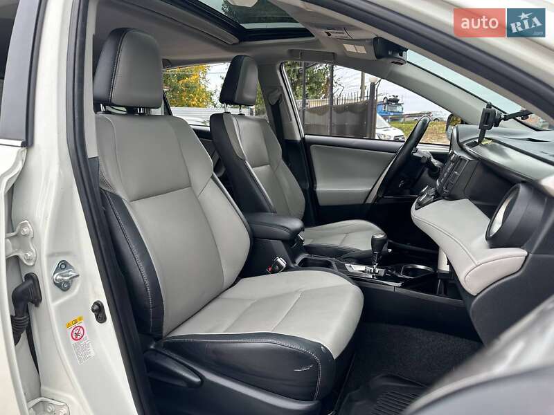 Внедорожник / Кроссовер Toyota RAV4 2017 в Киеве