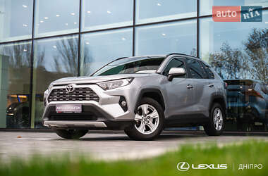 Позашляховик / Кросовер Toyota RAV4 2019 в Дніпрі