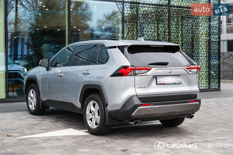 Внедорожник / Кроссовер Toyota RAV4 2019 в Днепре