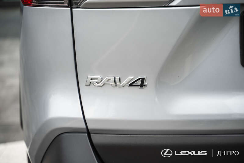 Внедорожник / Кроссовер Toyota RAV4 2019 в Днепре