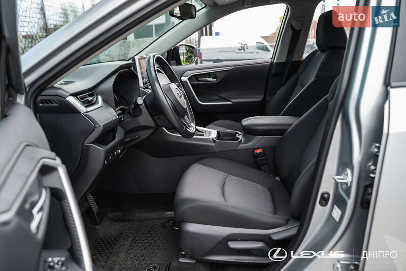 Внедорожник / Кроссовер Toyota RAV4 2019 в Днепре