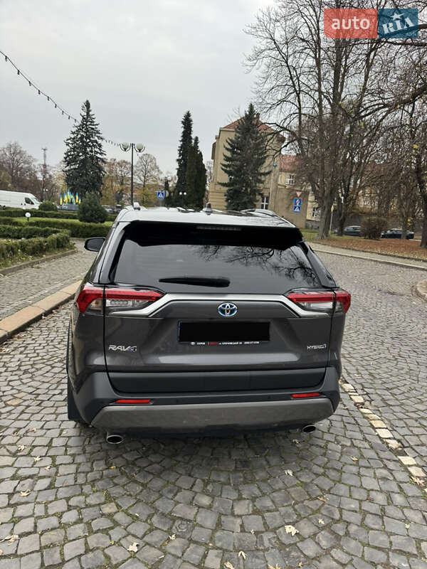 Внедорожник / Кроссовер Toyota RAV4 2019 в Ужгороде