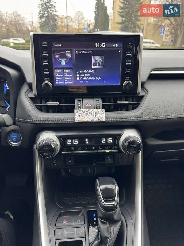 Внедорожник / Кроссовер Toyota RAV4 2019 в Ужгороде