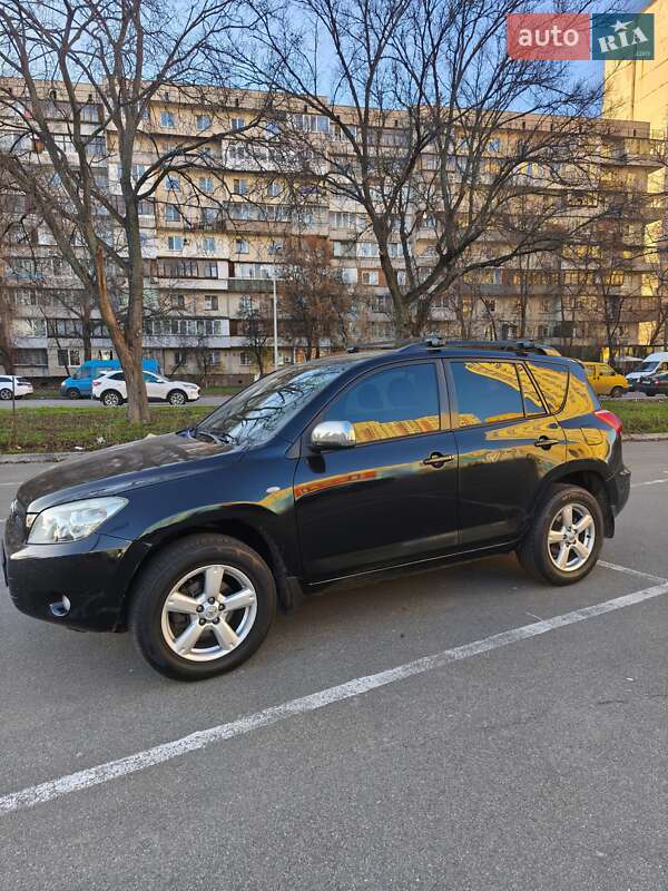 Внедорожник / Кроссовер Toyota RAV4 2006 в Киеве