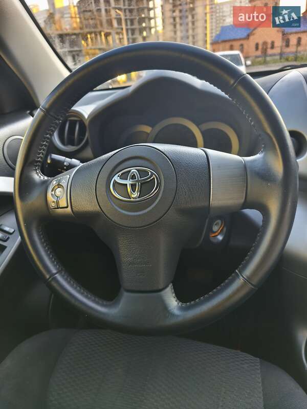 Внедорожник / Кроссовер Toyota RAV4 2006 в Киеве