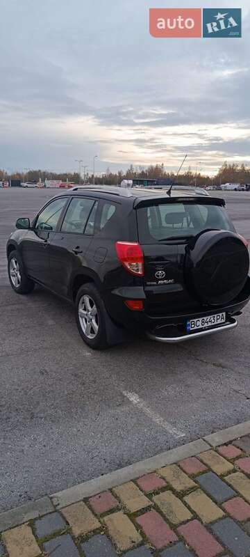 Внедорожник / Кроссовер Toyota RAV4 2005 в Львове