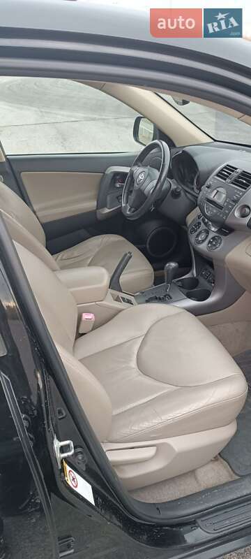 Внедорожник / Кроссовер Toyota RAV4 2005 в Львове