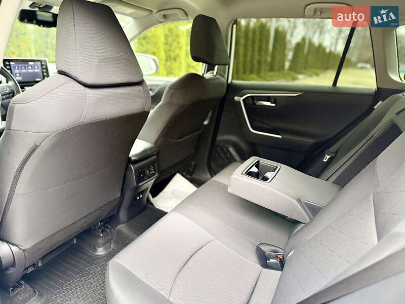 Внедорожник / Кроссовер Toyota RAV4 2019 в Харькове фото 10 Внедорожник / Кроссовер Toyota RAV4 2019 в Харькове