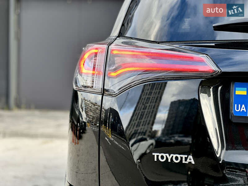 Внедорожник / Кроссовер Toyota RAV4 2018 в Киеве фото 21 Внедорожник / Кроссовер Toyota RAV4 2018 в Киеве
