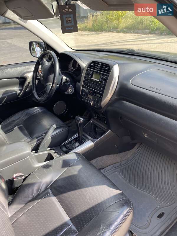 Внедорожник / Кроссовер Toyota RAV4 2005 в Сокирянах