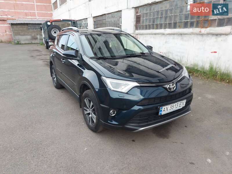 Позашляховик / Кросовер Toyota RAV4 2017 в Києві