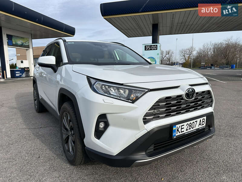 Внедорожник / Кроссовер Toyota RAV4 2023 в Днепре