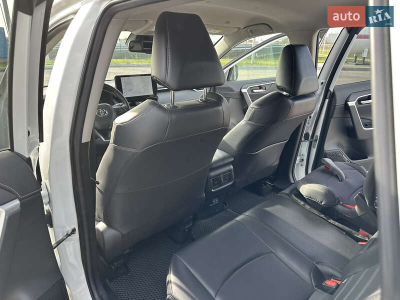 Внедорожник / Кроссовер Toyota RAV4 2023 в Днепре