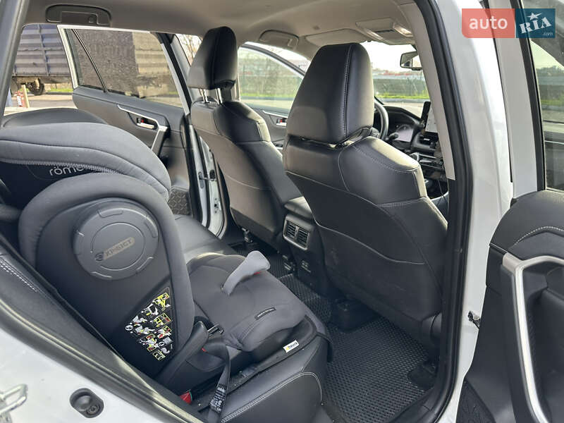 Внедорожник / Кроссовер Toyota RAV4 2023 в Днепре