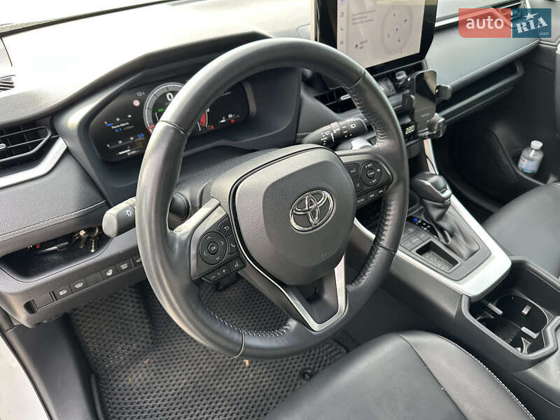 Внедорожник / Кроссовер Toyota RAV4 2023 в Днепре