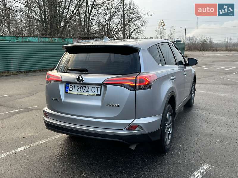 Внедорожник / Кроссовер Toyota RAV4 2018 в Харькове