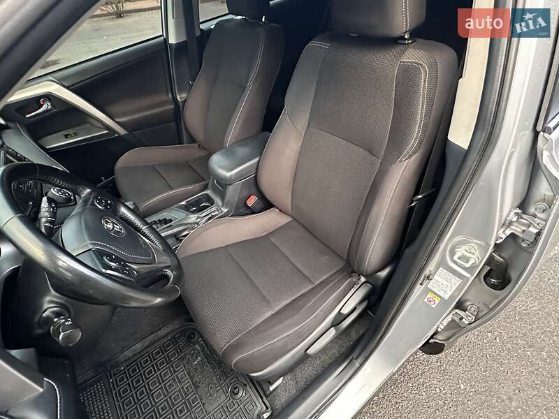 Внедорожник / Кроссовер Toyota RAV4 2018 в Харькове