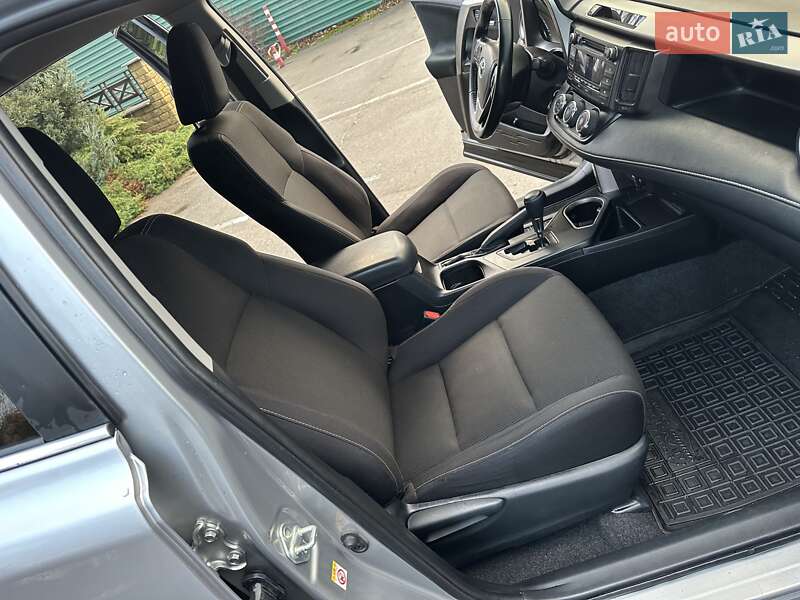 Внедорожник / Кроссовер Toyota RAV4 2018 в Харькове