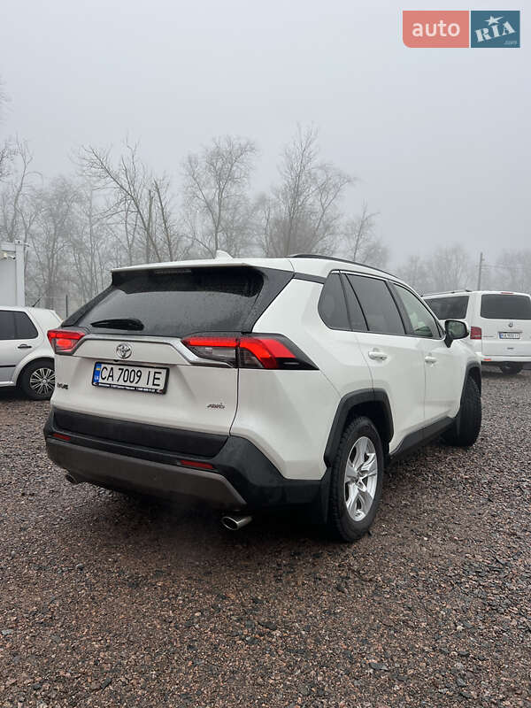 Внедорожник / Кроссовер Toyota RAV4 2019 в Черкассах