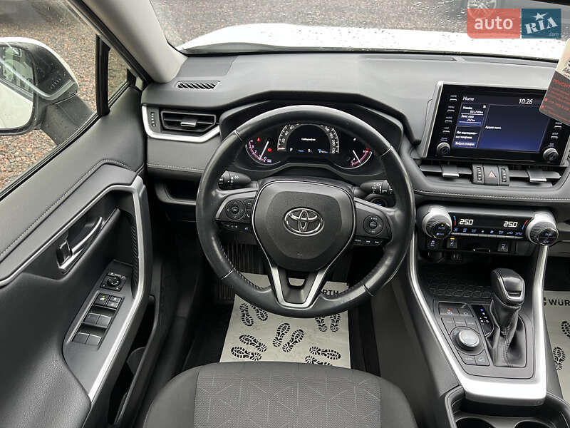 Внедорожник / Кроссовер Toyota RAV4 2019 в Черкассах