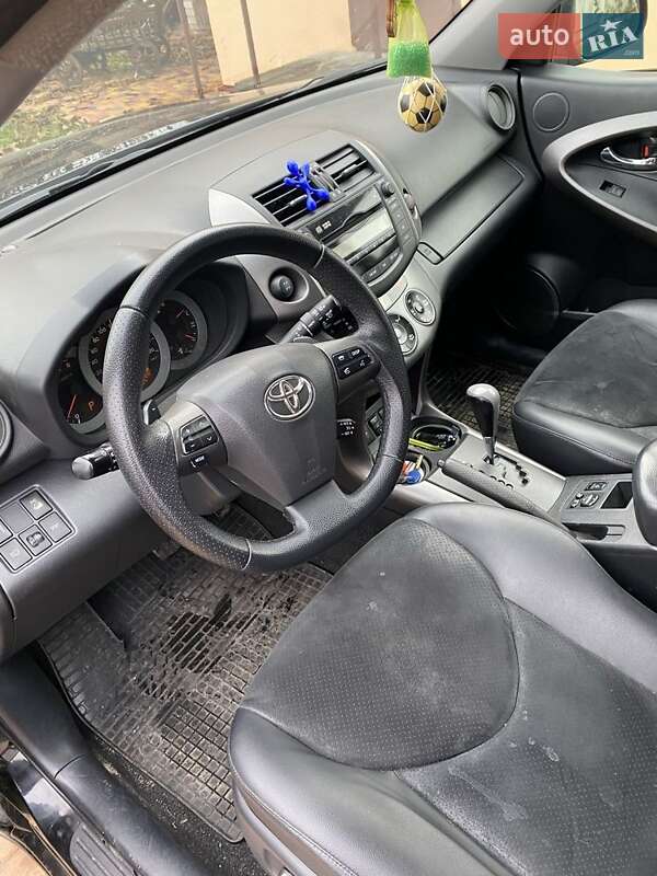 Внедорожник / Кроссовер Toyota RAV4 2010 в Миргороде