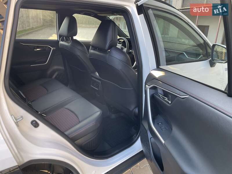 Внедорожник / Кроссовер Toyota RAV4 2021 в Одессе