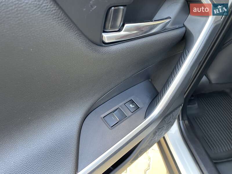 Внедорожник / Кроссовер Toyota RAV4 2021 в Одессе
