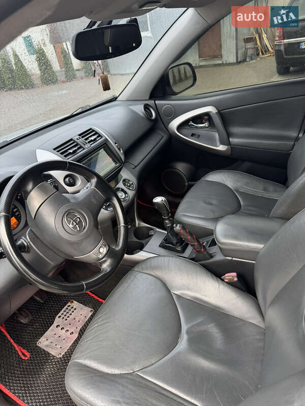 Внедорожник / Кроссовер Toyota RAV4 2006 в Киеве