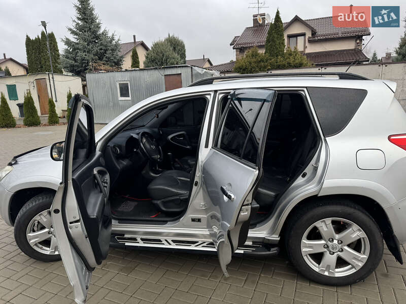 Внедорожник / Кроссовер Toyota RAV4 2006 в Киеве