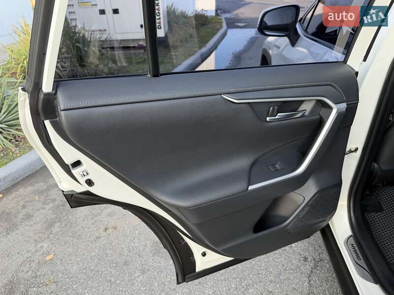 Внедорожник / Кроссовер Toyota RAV4 2019 в Днепре