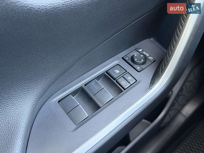 Внедорожник / Кроссовер Toyota RAV4 2019 в Днепре