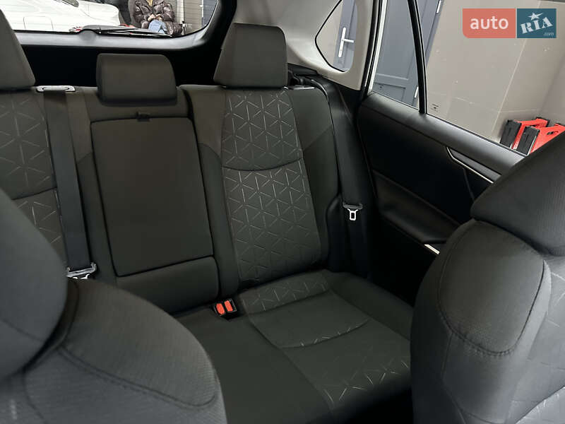 Внедорожник / Кроссовер Toyota RAV4 2022 в Ужгороде