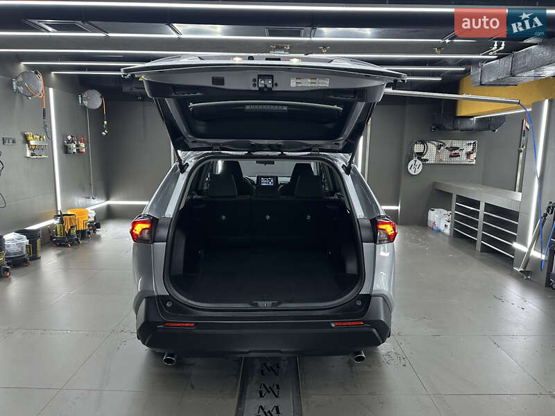 Внедорожник / Кроссовер Toyota RAV4 2022 в Ужгороде