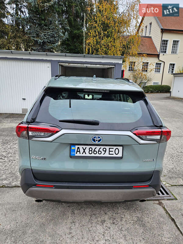 Внедорожник / Кроссовер Toyota RAV4 2020 в Ужгороде