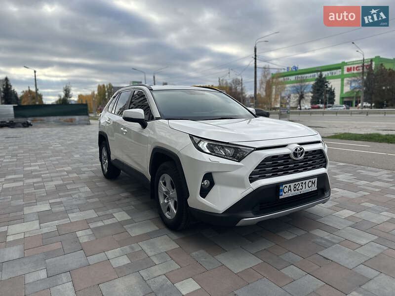 Внедорожник / Кроссовер Toyota RAV4 2019 в Черкассах