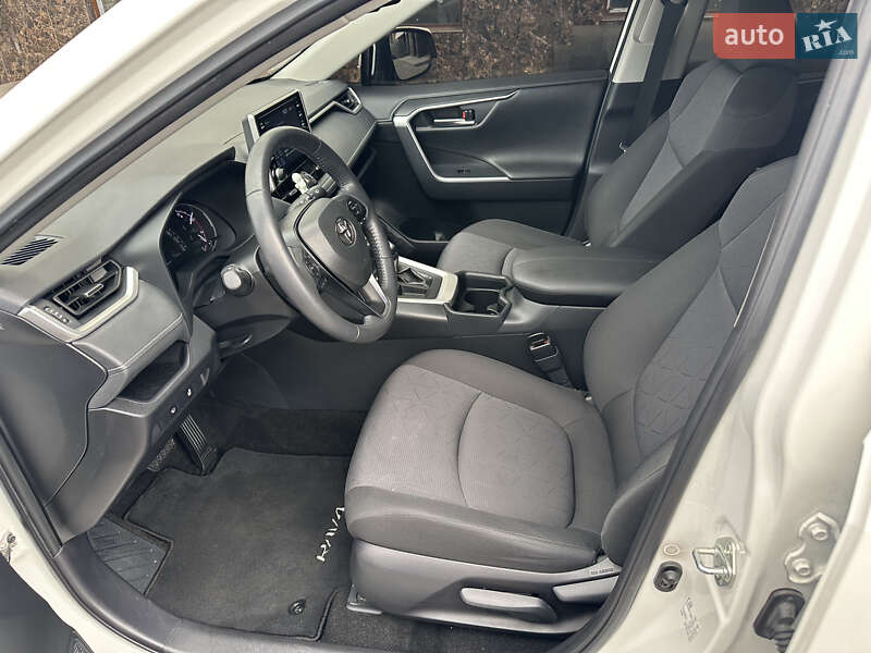 Внедорожник / Кроссовер Toyota RAV4 2019 в Черкассах