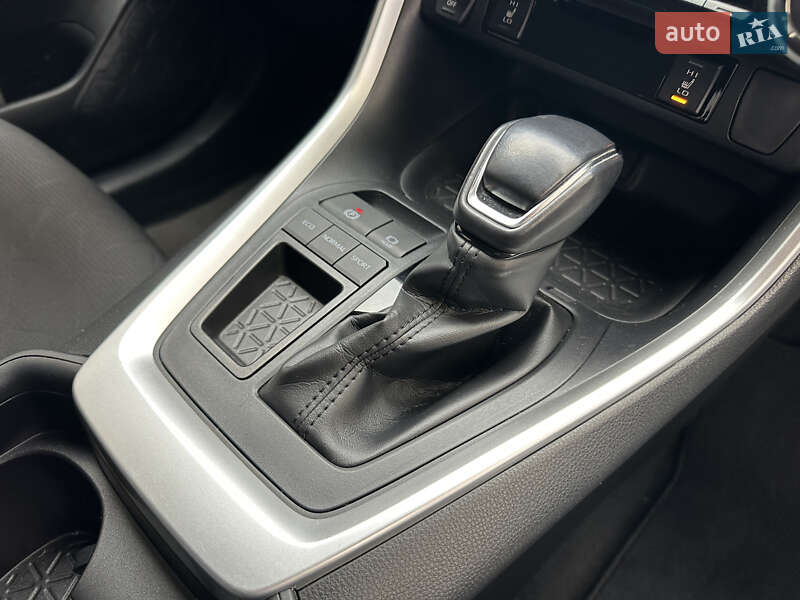 Внедорожник / Кроссовер Toyota RAV4 2019 в Черкассах
