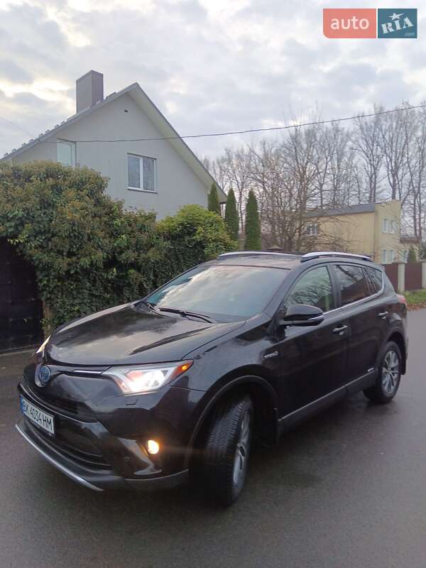 Внедорожник / Кроссовер Toyota RAV4 2016 в Ровно