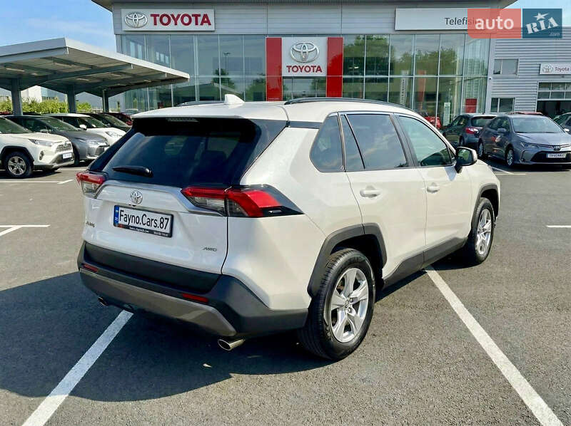 Внедорожник / Кроссовер Toyota RAV4 2019 в Киеве