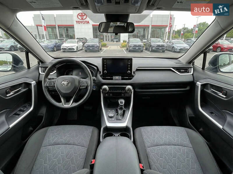 Внедорожник / Кроссовер Toyota RAV4 2019 в Киеве