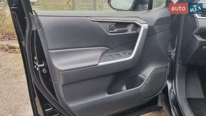 Внедорожник / Кроссовер Toyota RAV4 2018 в Киеве